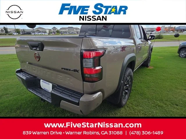 Used 2024  Nissan PRO-4X image 12