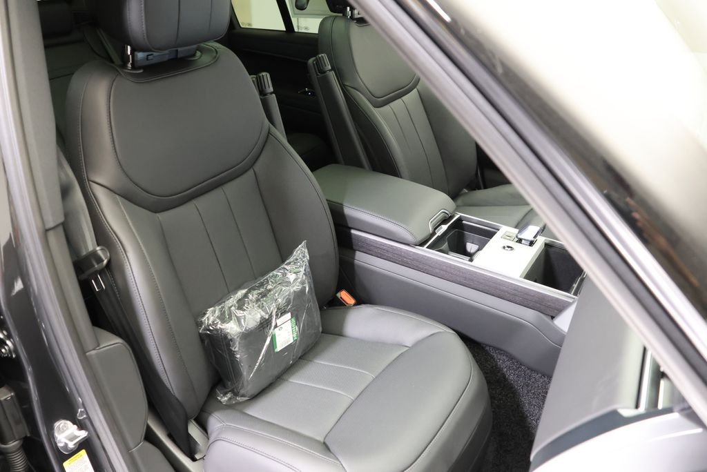 New 2026 Carpathian Grey LAND ROVER SE image 40