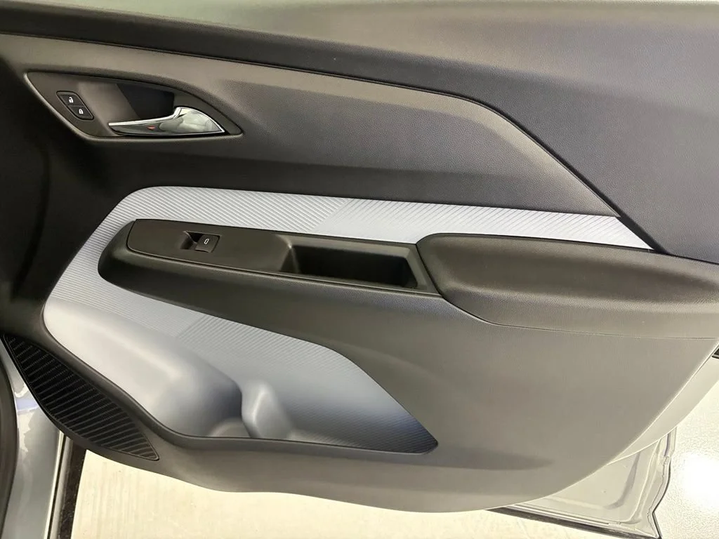New 2027 Sterling Grey Metallic Chevrolet LT image 43