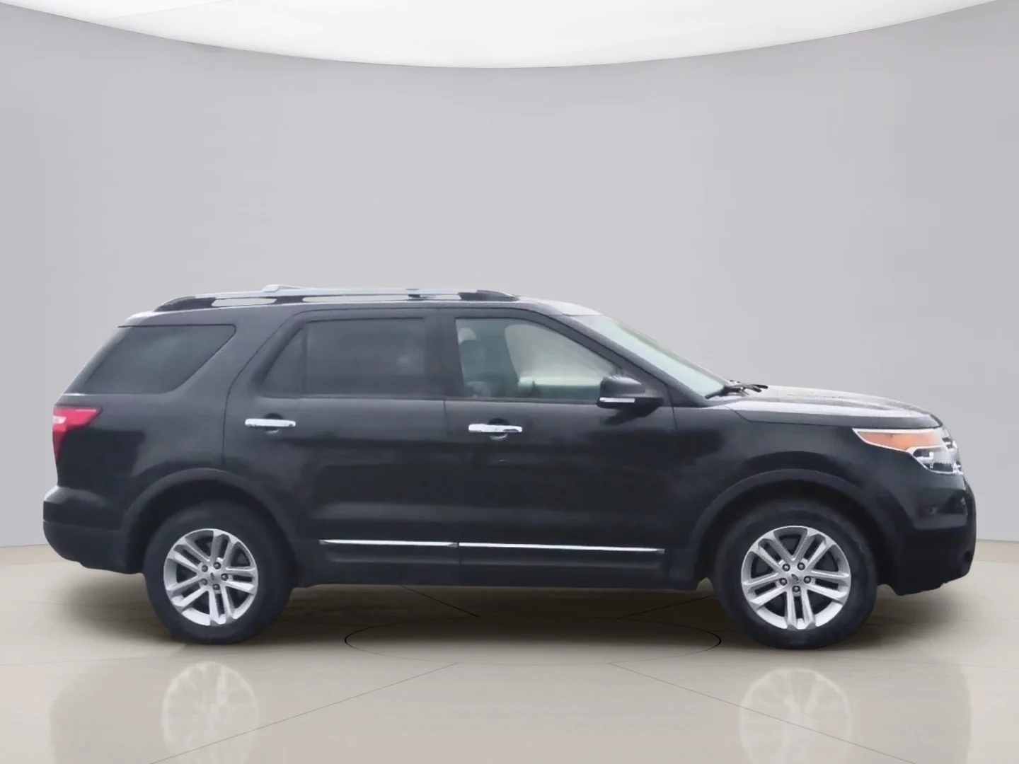 Used 2014 Black Ford XLT 4WD image 6