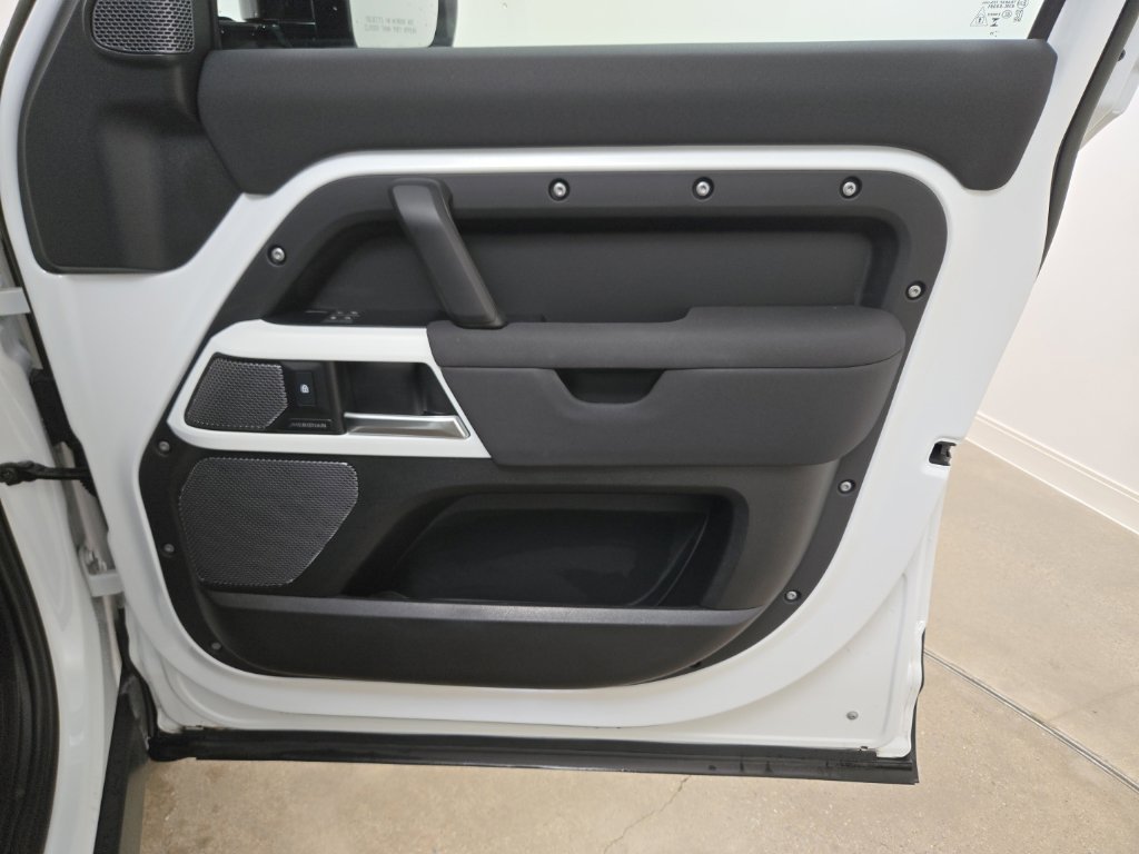 Certified Used 2023 Fuji White Land Rover S image 27