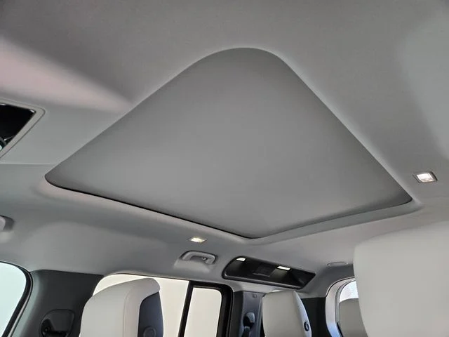 New 2026 Fuji White Land Rover X-Dynamic SE image 11