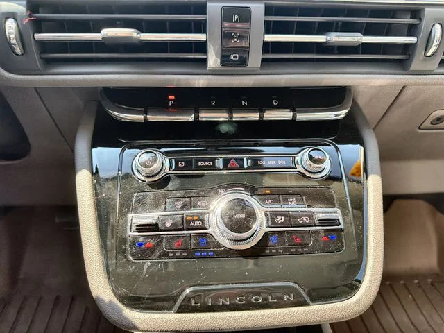 Used 2022 Blue Lincoln Standard image 20