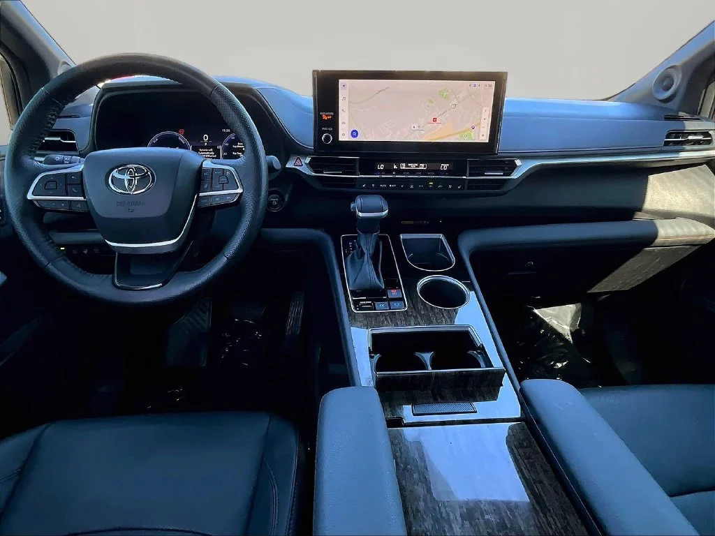 Used 2025 Wind Chill Pearl Toyota Platinum image 7