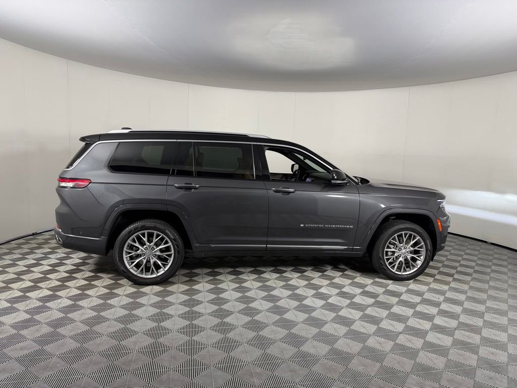 Used 2024 Gray Jeep Summit image 5