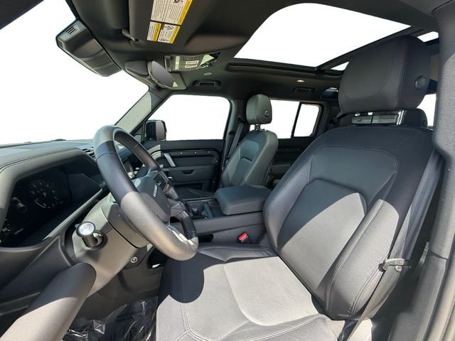 Used 2024 Black Land Rover X-Dynamic SE image 10