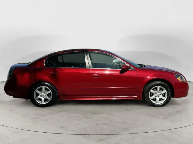 Used 2006  Nissan 2.5 S image 4