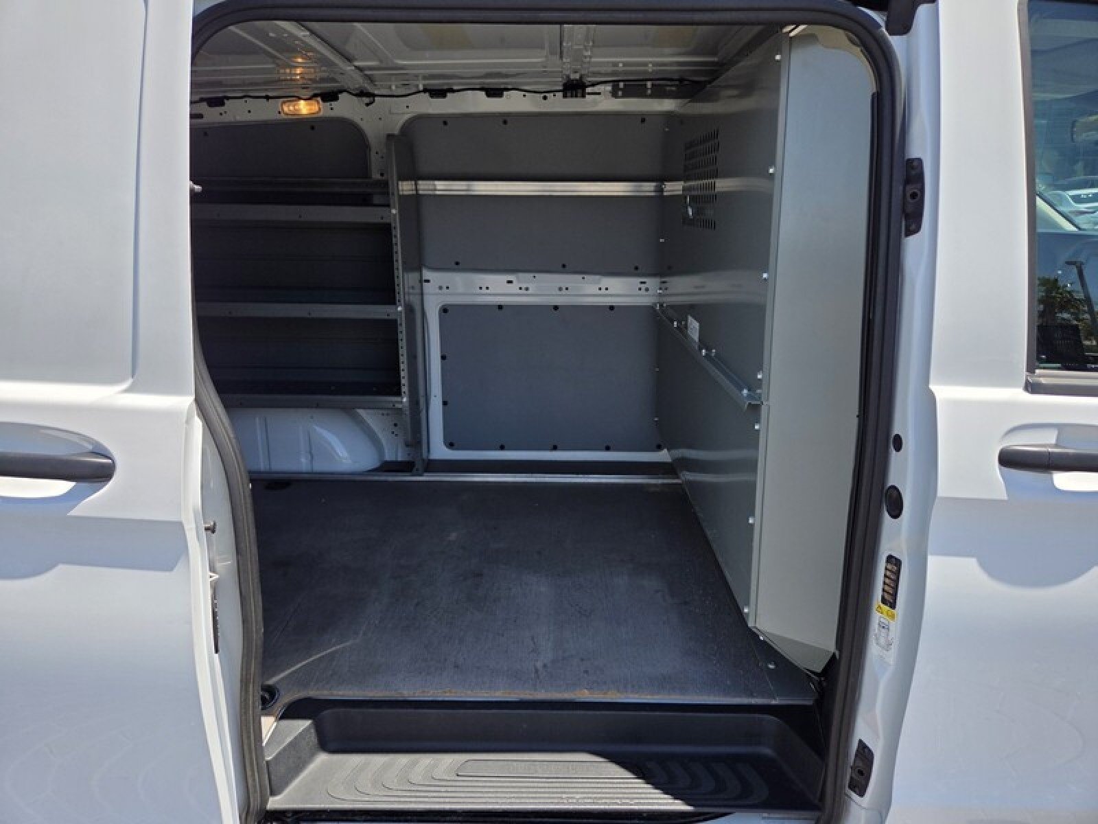 Used 2022 Arctic White Mercedes-Benz Metris image 18