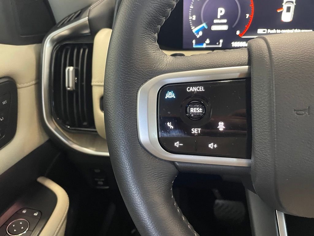 Used 2025 White Nissan Platinum image 13