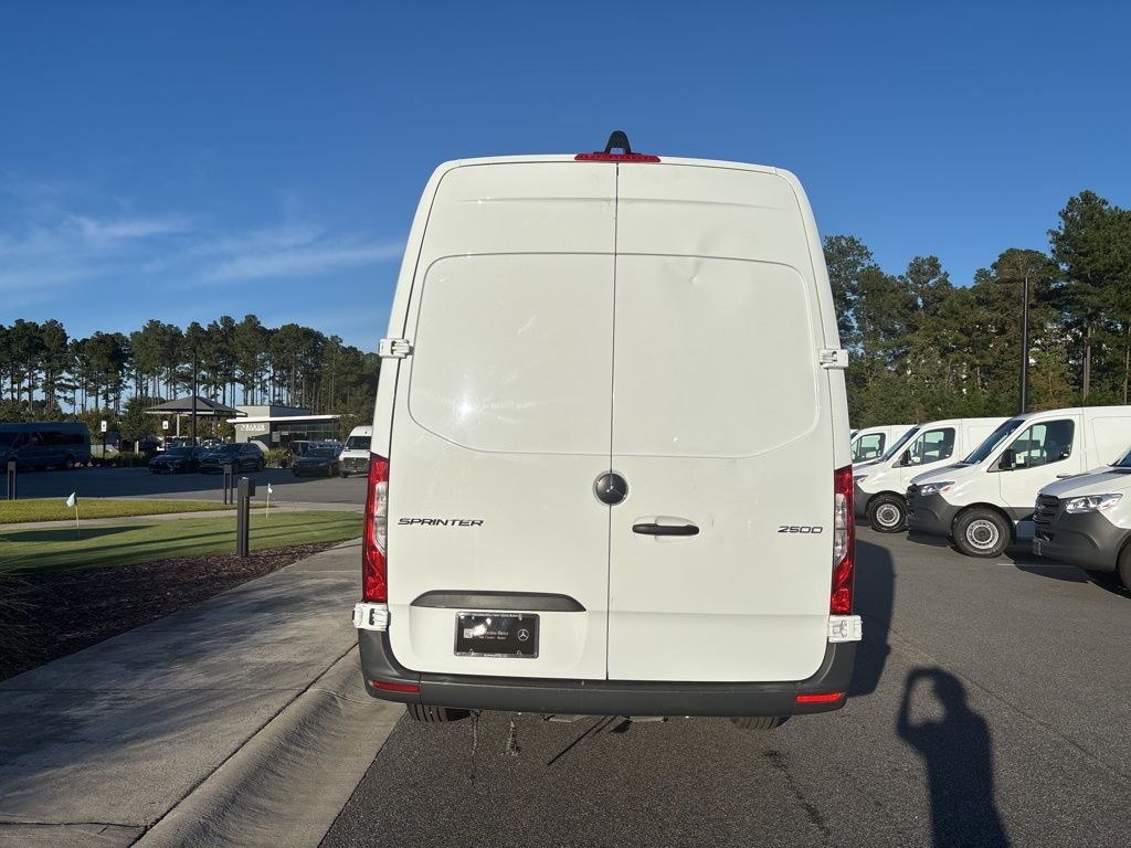 Used 2025 Arctic White Mercedes-Benz Cargo 170 WB image 4