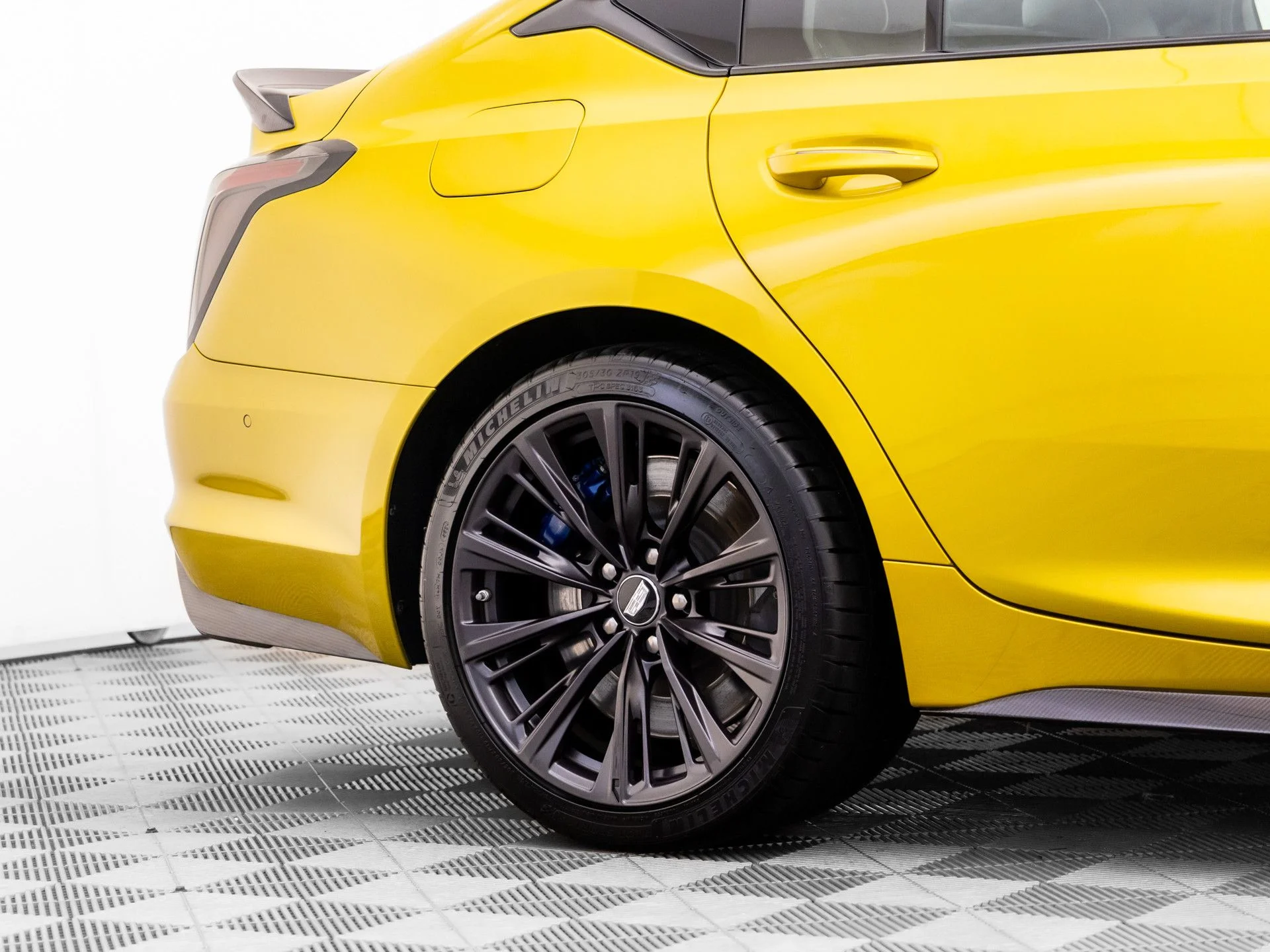 Used 2025 Yellow Cadillac V-Series image 39
