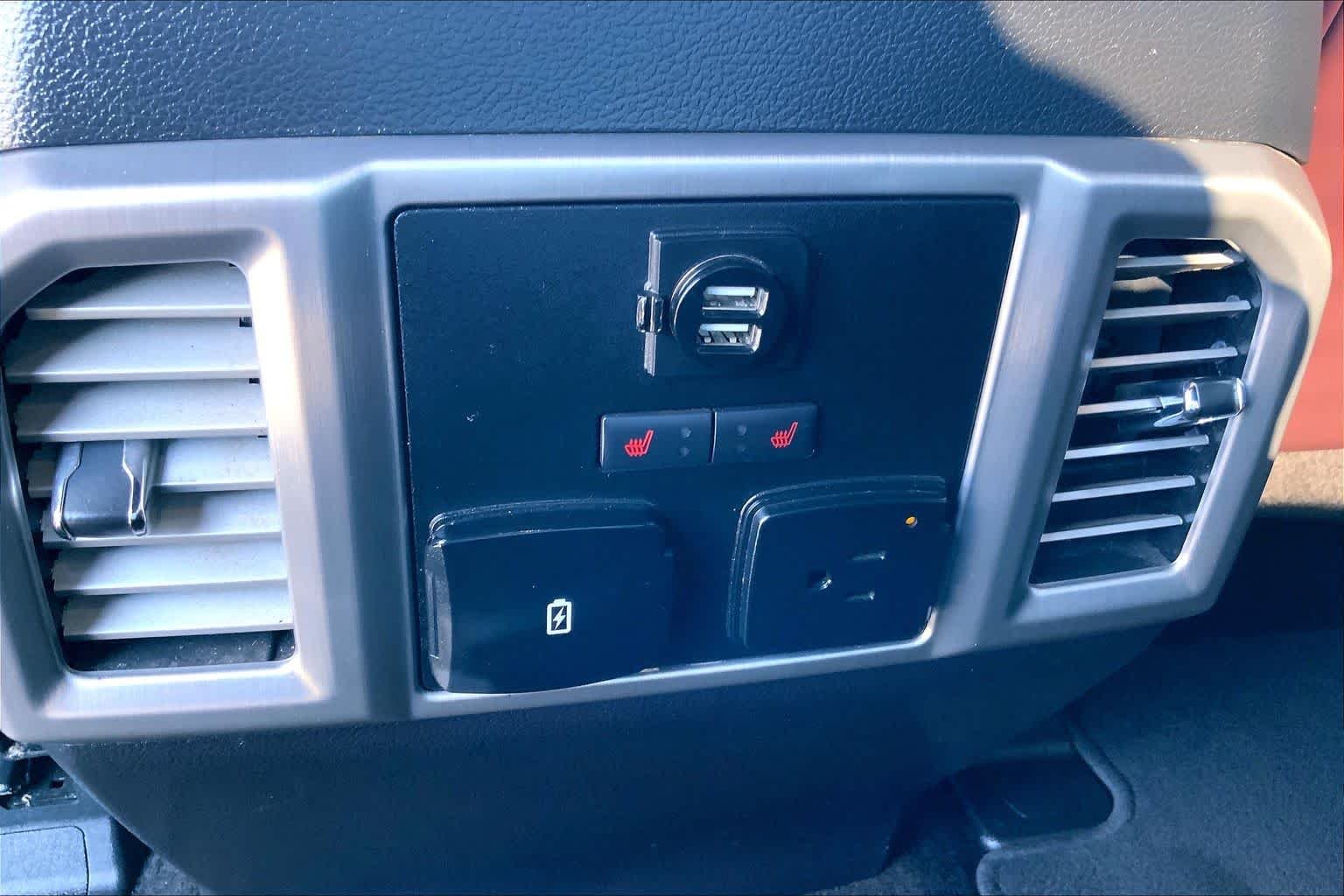 Used 2017 White Gold Ford Platinum image 36