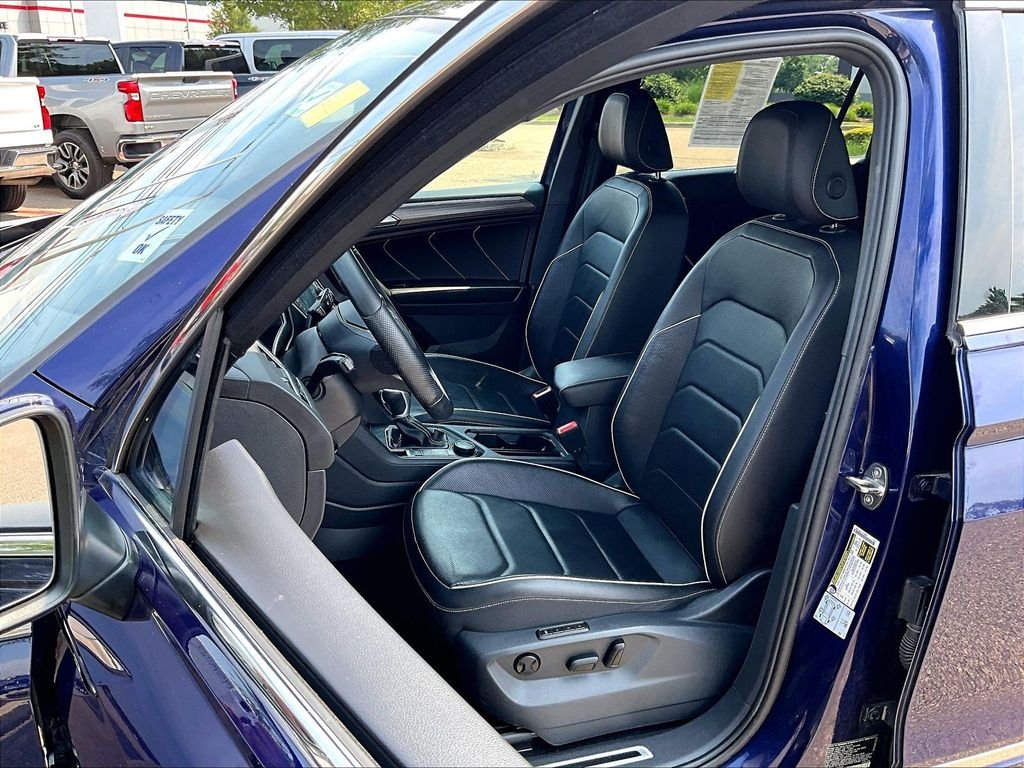 Used 2022 Blue Volkswagen 2.0T SEL R-Line image 10