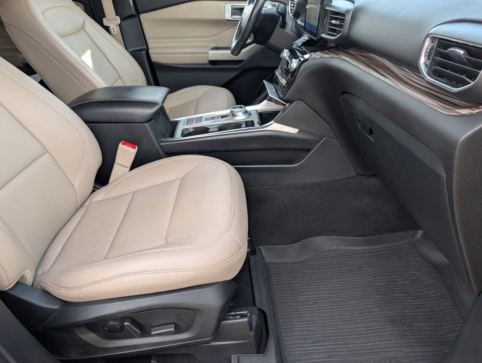 Used 2022 Black Metallic Ford Limited image 30