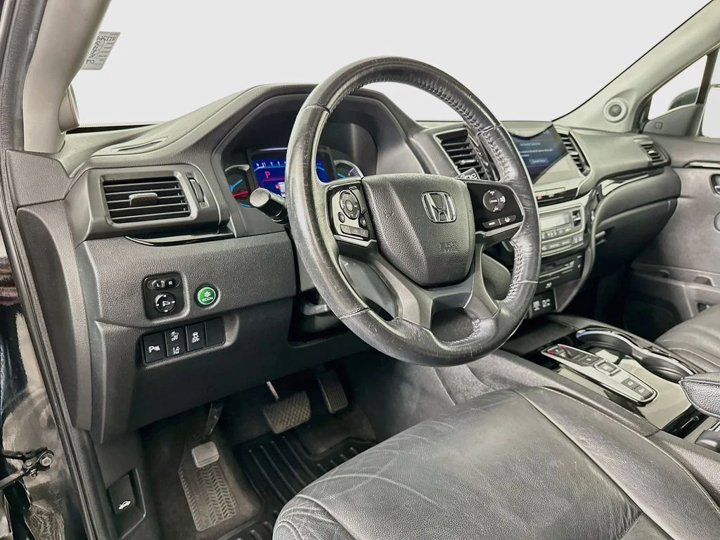 Used 2021 Crystal Black Pearl Honda Touring image 10