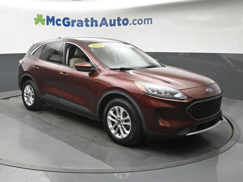 Used 2021 Ford Escape SE with VIN 1FMCU0G62MUA35435 for sale in Marion, IA