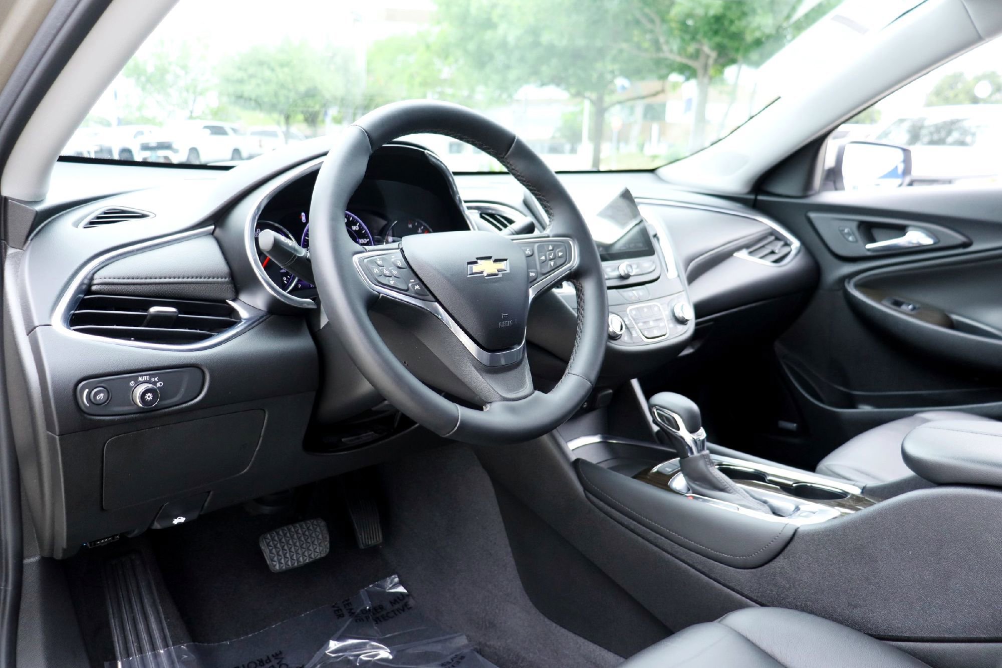 Used 2023 Mineral Gray Metallic Chevrolet LT image 8