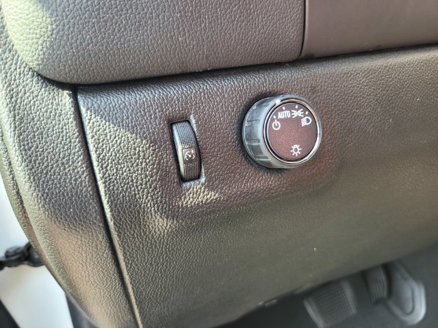 Used 2022 White Chevrolet LT image 18