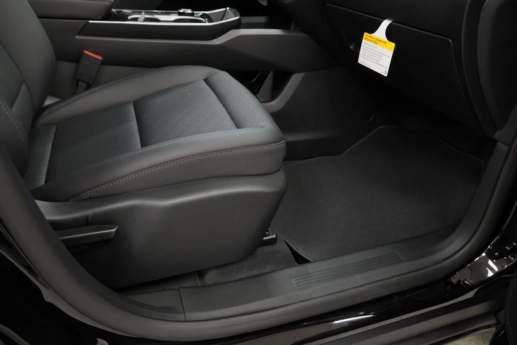 New 2027 Mosaic Black Metallic Chevrolet LT image 31