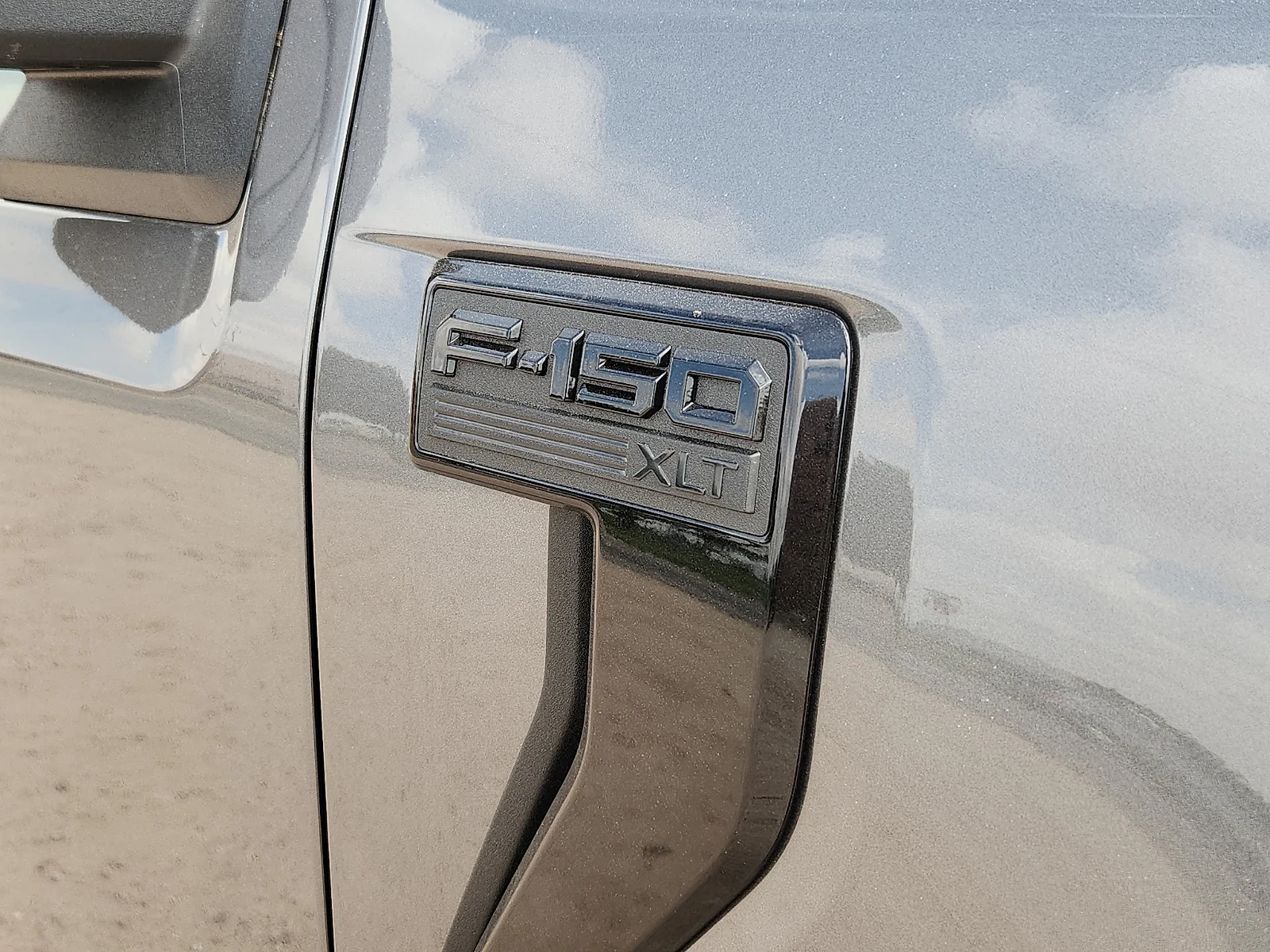 New 2026 Carbonized Gray Metallic Ford XLT image 10