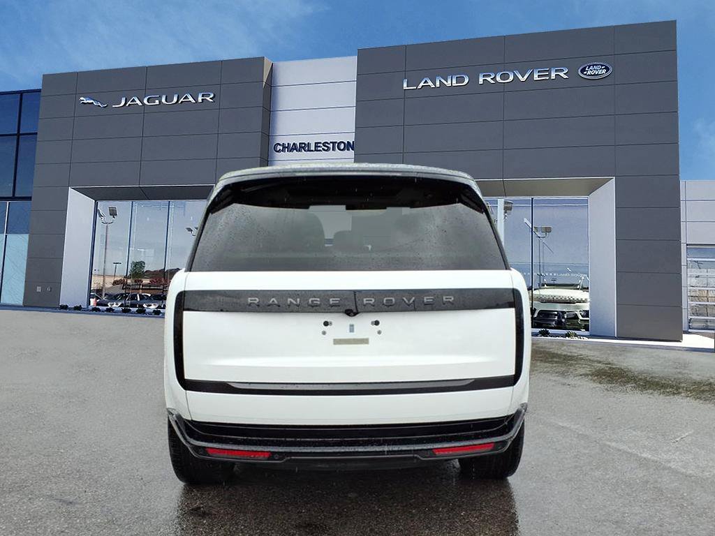 Used 2025 Ostuni Pearl White Premium Metallic Land Rover SE image 4