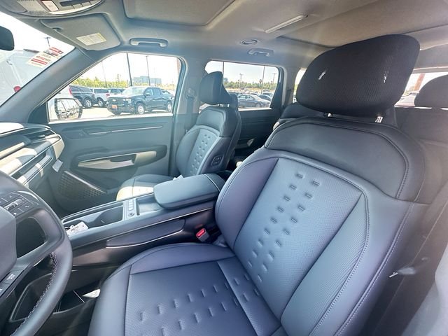 New 2026 Glacial White Kia Wind AWD image 22