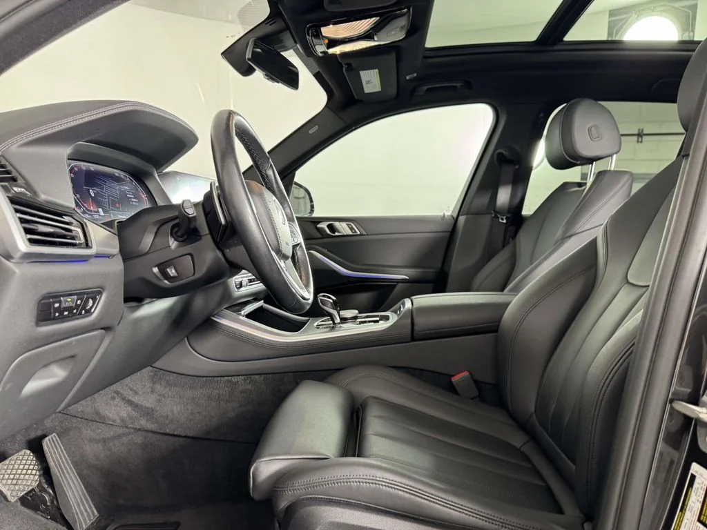 Certified Used 2022 Gray BMW xDrive40i image 4