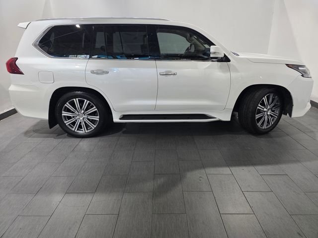 Used 2016  Lexus 570 image 6