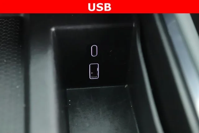 Used 2025 White GMC AT4 image 24