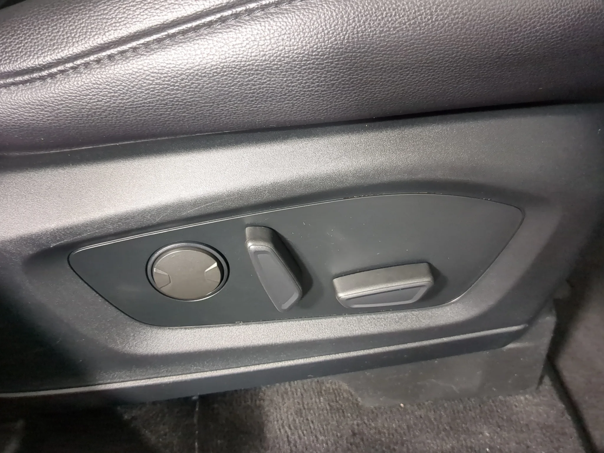 Used 2020 Agate Black Metallic Ford XLT image 22