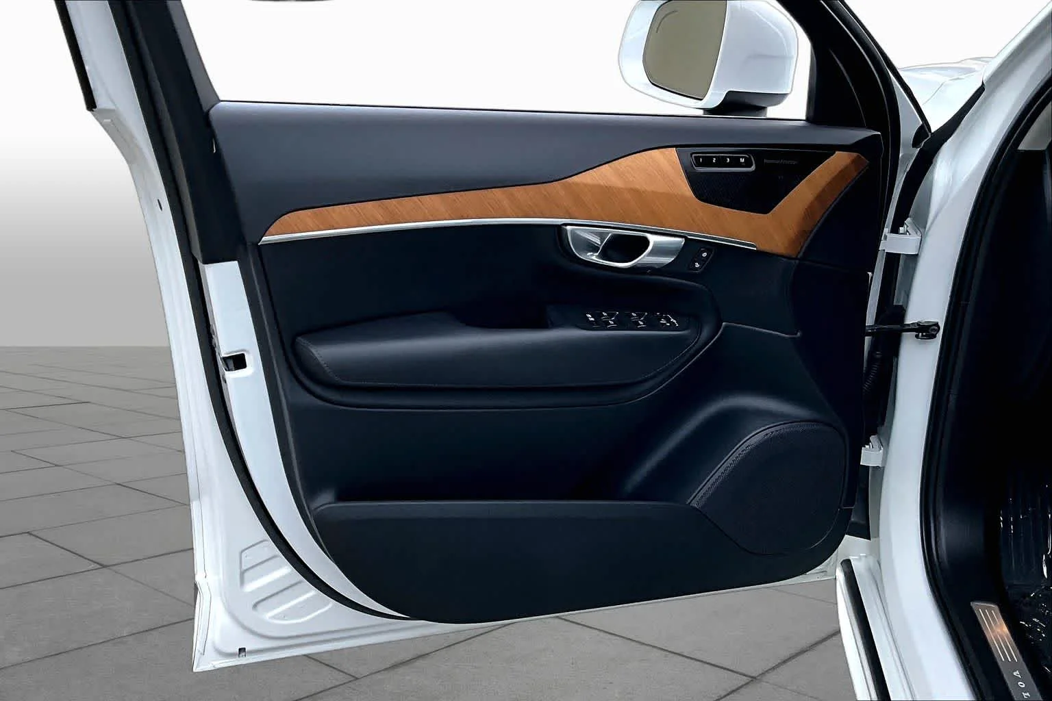 Certified Used 2023 Crystal White Volvo Plus image 22