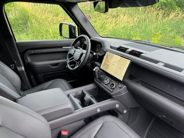 New 2026 Santorini Black Land Rover X-Dynamic SE image 19