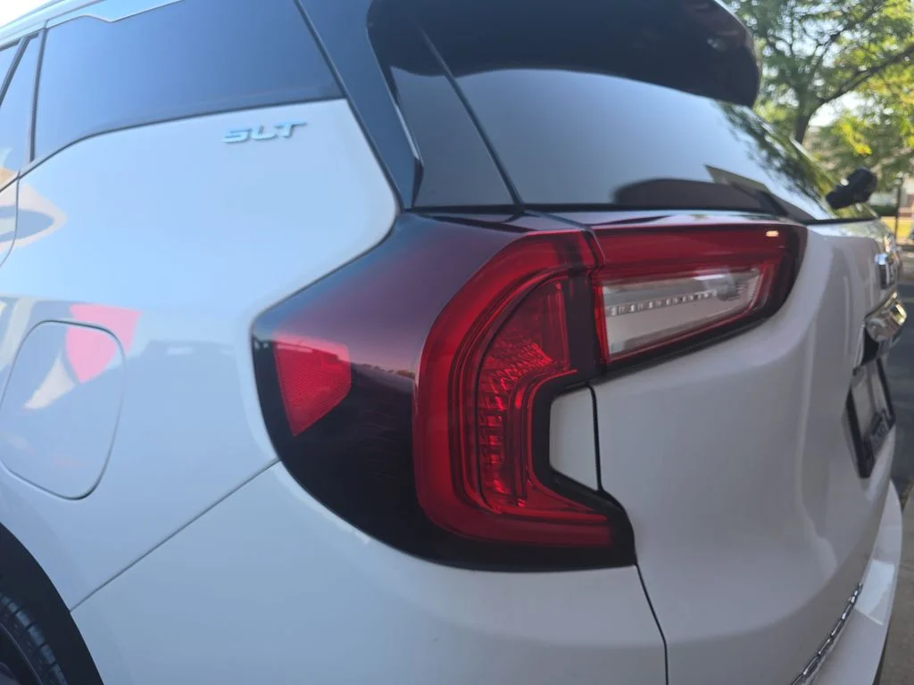 Used 2024 White GMC SLT image 32