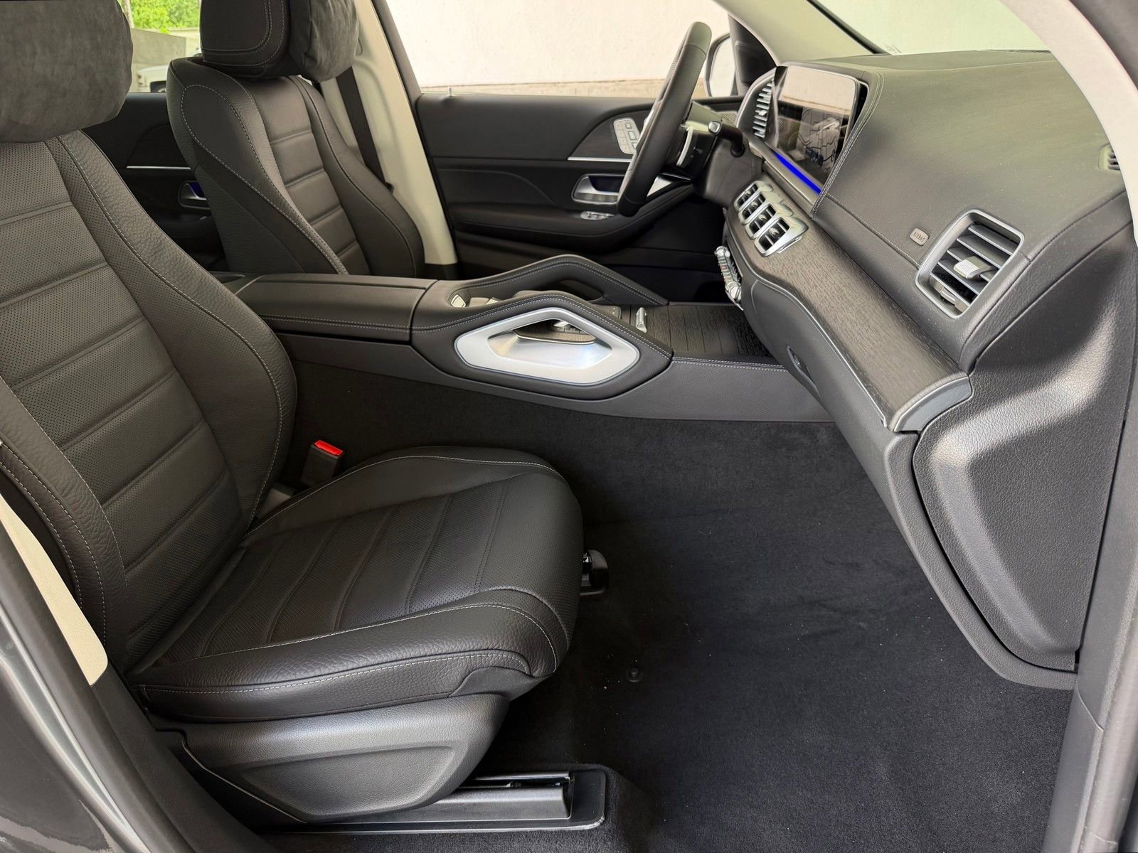 New 2026 Selenite Grey Metallic Mercedes-Benz GLS 450 image 41