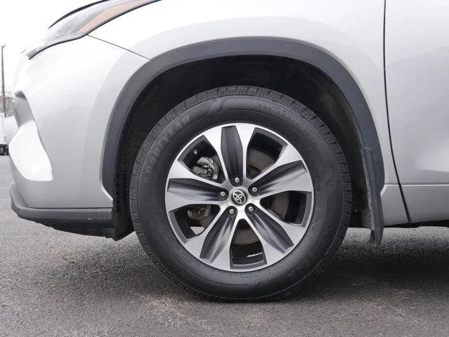 Used 2024  Toyota  image 12