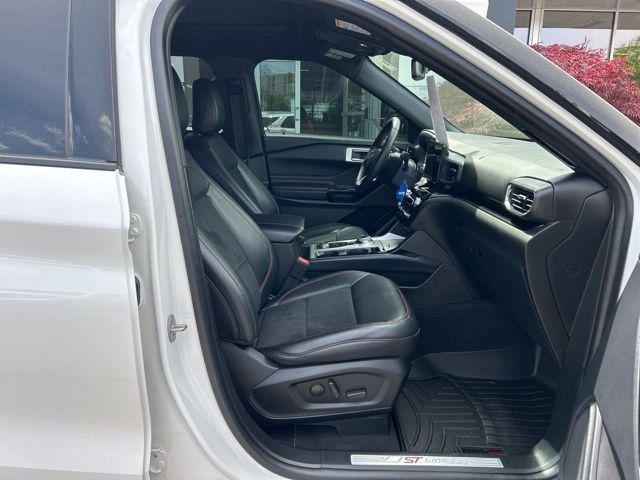 Used 2023 Star White Metallic Tri Coat Ford ST-Line image 16