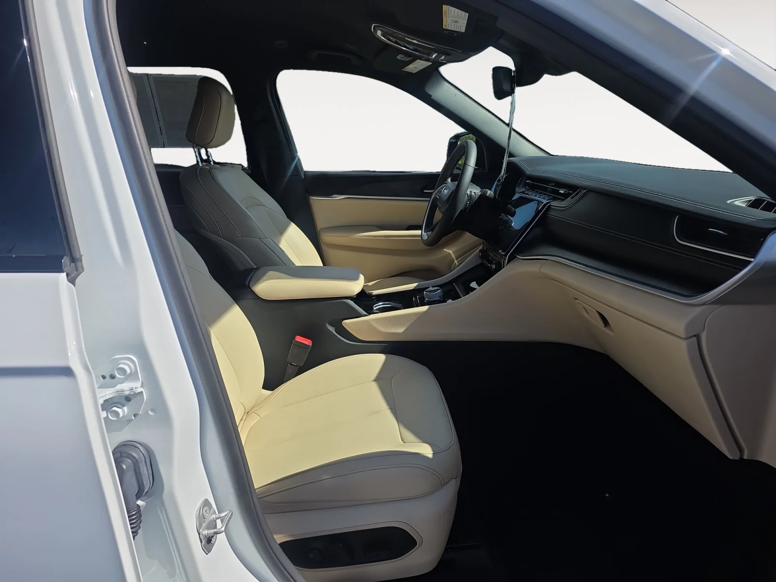 Used 2023 Bright White Clearcoat Jeep Limited image 10