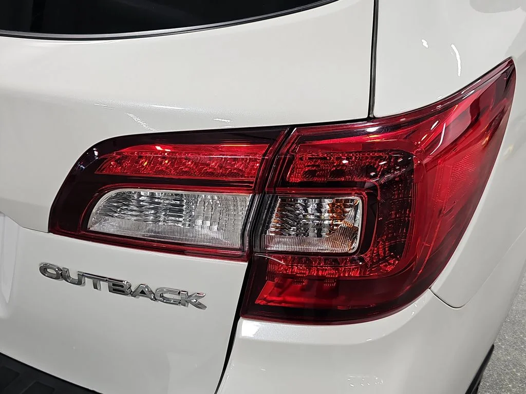 Used 2019 White Subaru 2.5i image 35