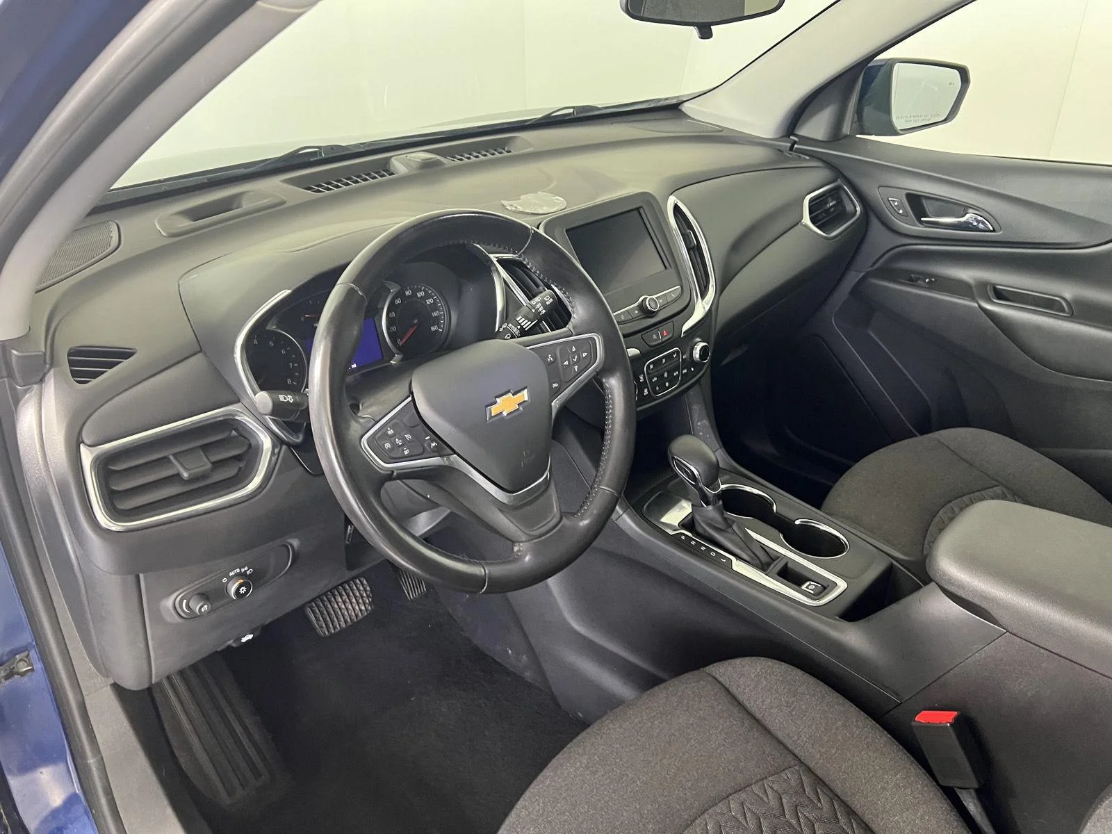 Used 2022 BLUE GLOW METALLIC Chevrolet LT image 4
