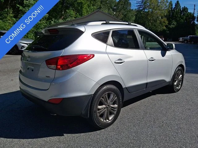 Used 2015 Silver Hyundai SE image 12