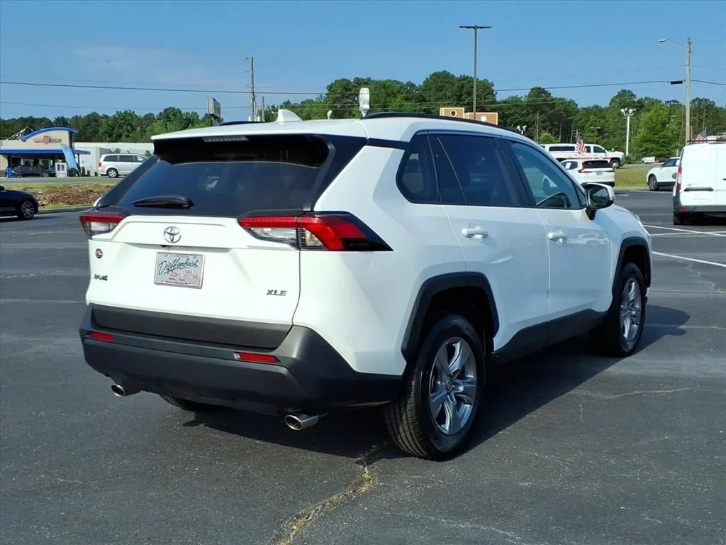 Used 2024 White Toyota XLE image 18
