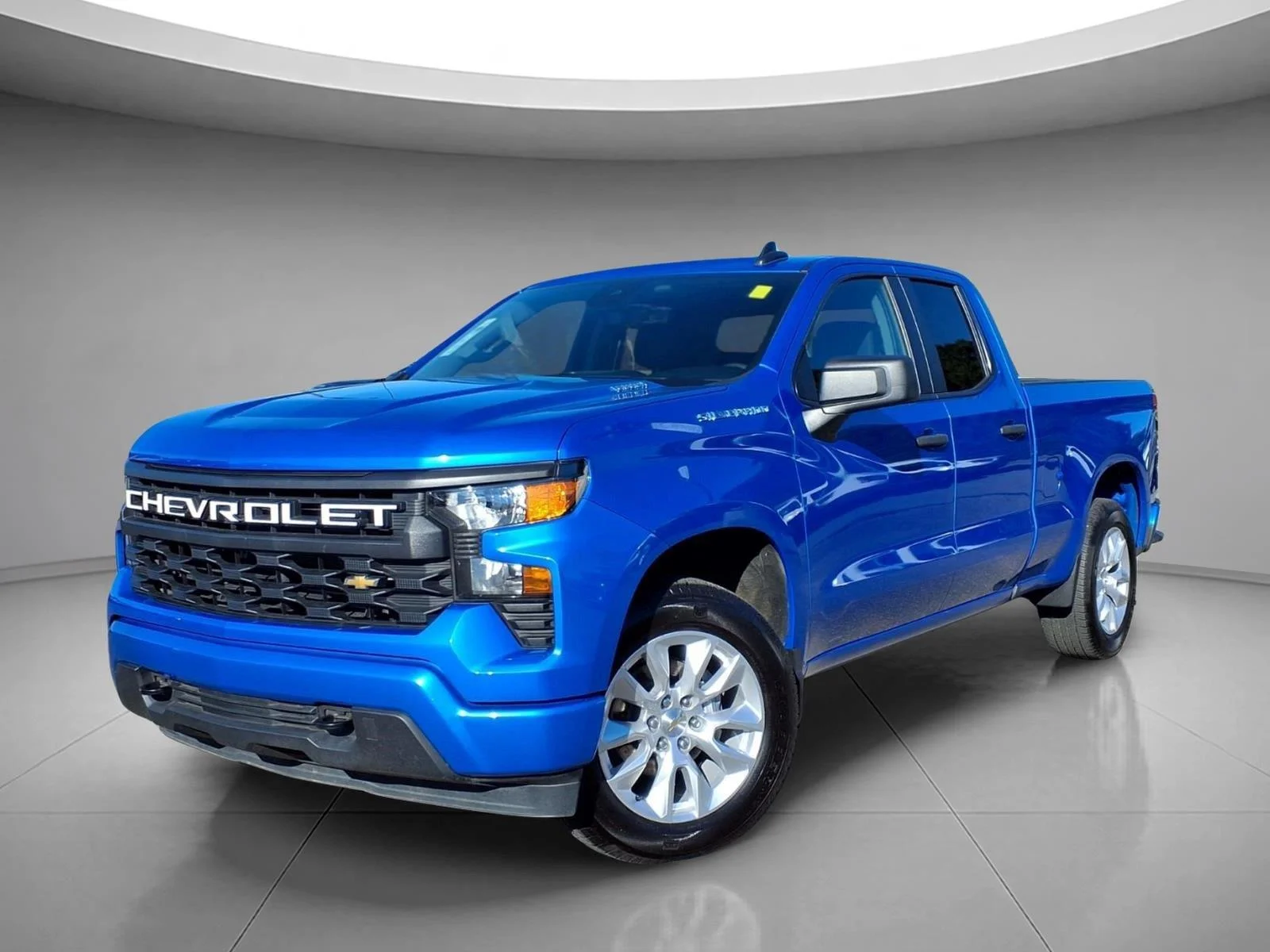 Used 2025 Riptide Blue Metallic Chevrolet Custom image 1