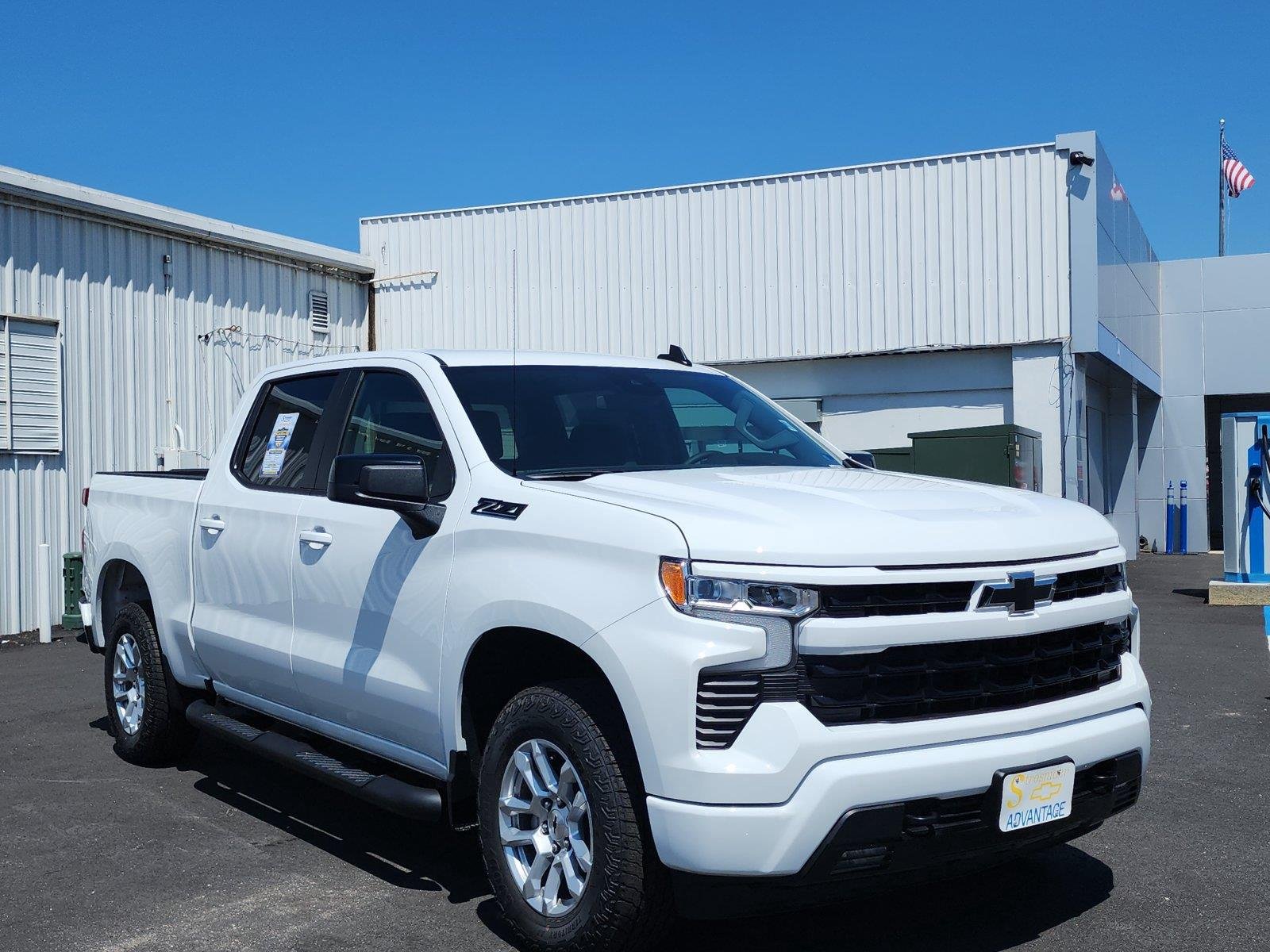 New 2026 Summit White Chevrolet RST image 7