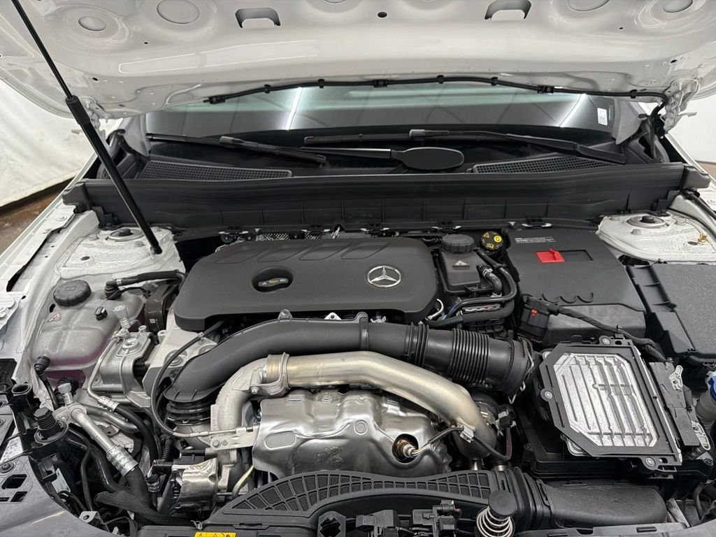 New 2026 Polar White Mercedes-Benz GLB 250 image 30