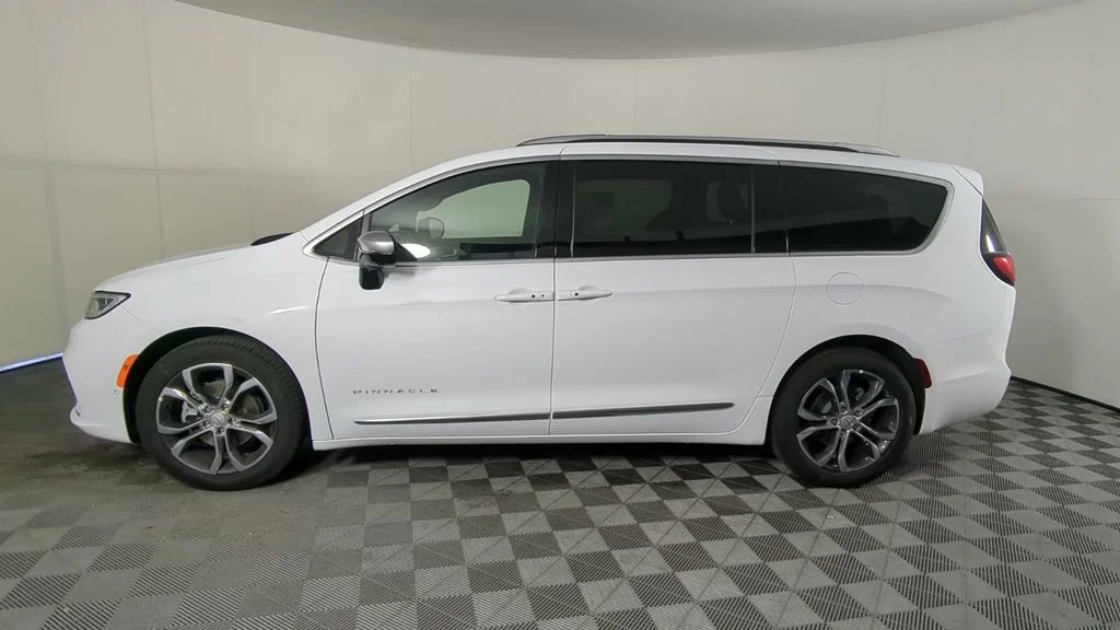 New 2026 Bright White Clear-Coat Exterior Paint Chrysler Pinnacle image 8