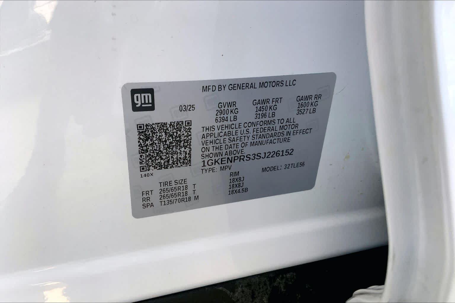 Used 2025 White Frost Tricoat GMC AWD AT4 image 31