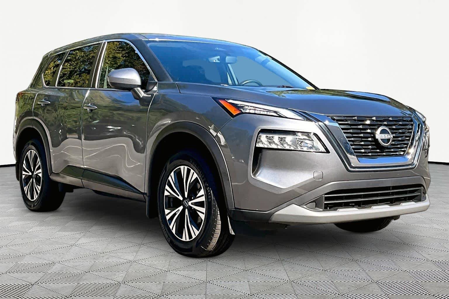 Used 2023 Gun Metallic Nissan SV image 3