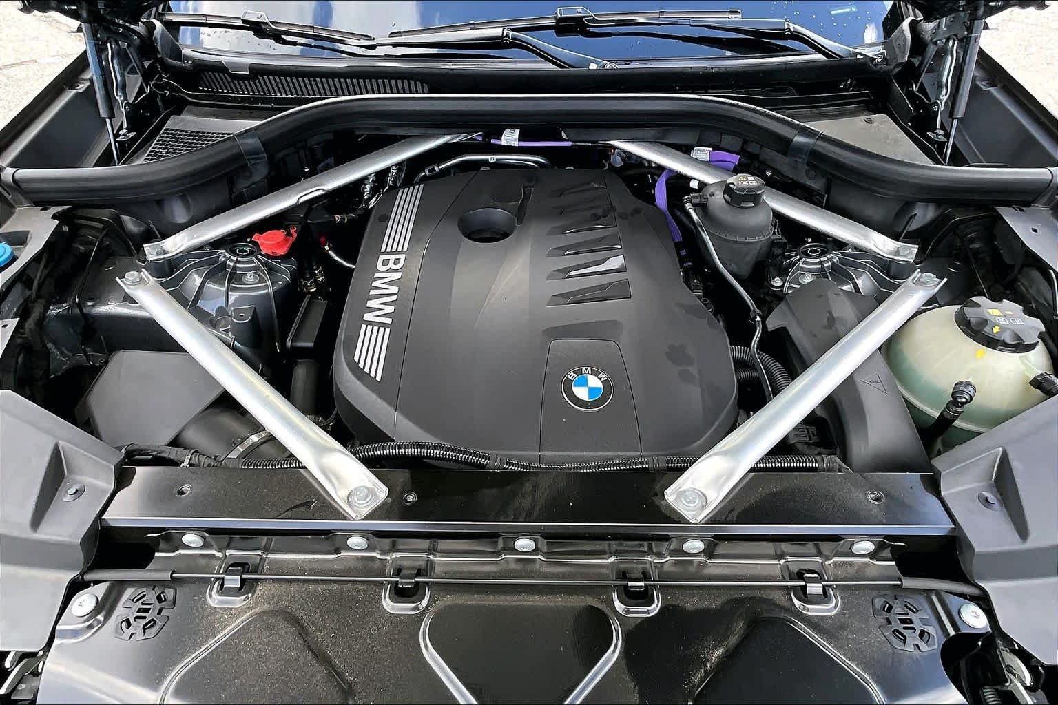 Used 2026 Skyscraper Grey Metallic BMW xDrive40i image 30
