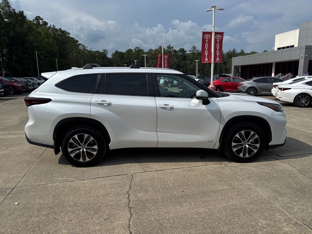 Used 2026 Beige Toyota XLE image 8