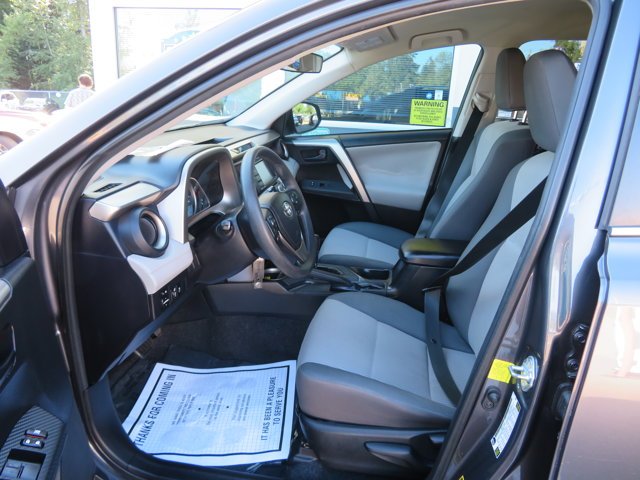 Used 2015  Toyota LE image 21